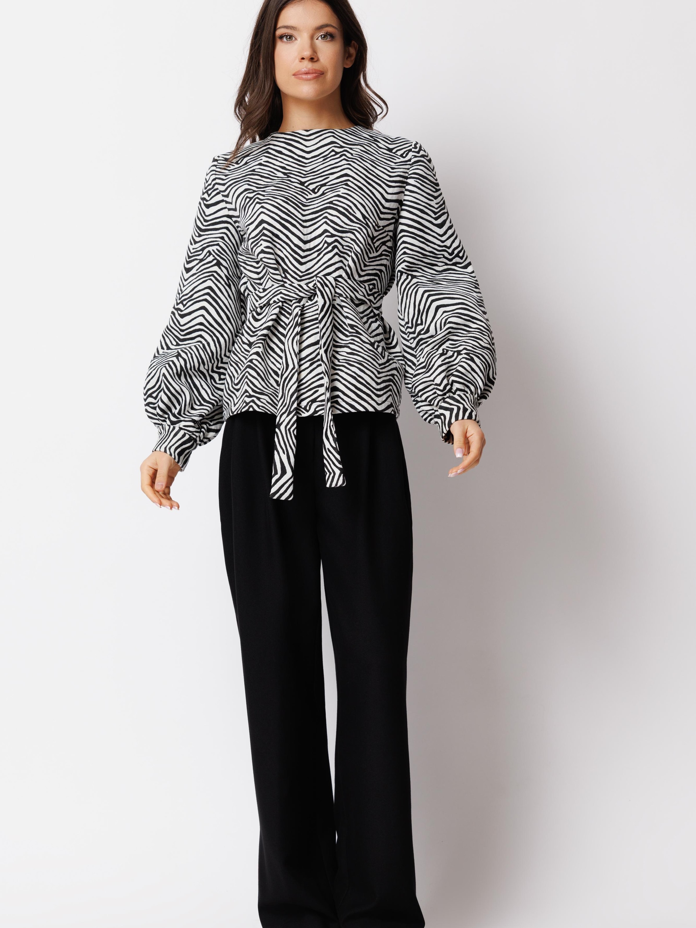 Camicia da donna 'Blouse with Zebra Print and Tie Belt – Black/Ivory – Sienna' di Couture de Marie in nero