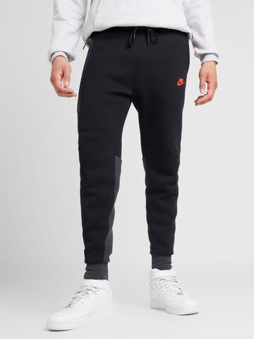 Nike SportswearTapered Hlače 'TECH FLEECE' - crna boja: prednji dio