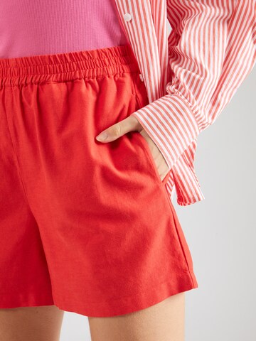 Regular Pantalon 'PCMILANO' PIECES en rouge
