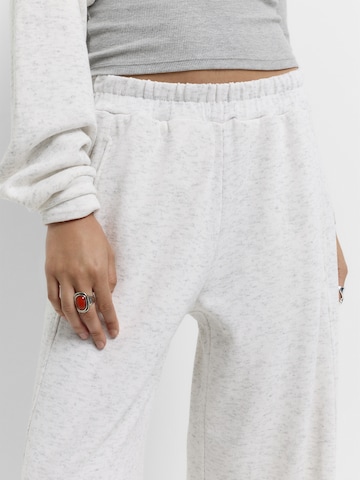 Loosefit Pantaloni di Pull&Bear in grigio