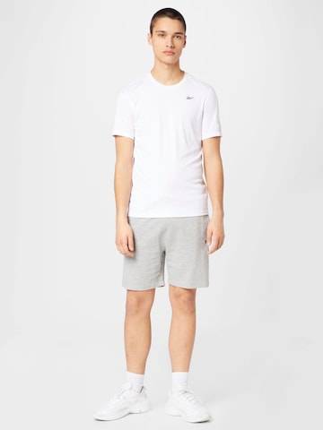 Hummel Regular Shorts 'Fred' in Grau