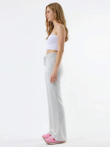 Flared Pantaloni di Busem in grigio