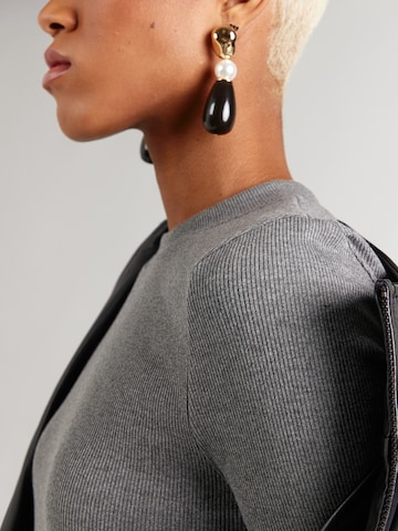 TOPSHOP Tričko 'BEA' – šedá