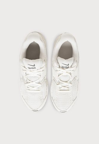 Sneaker 'V5 RNR' de la Nike Sportswear pe bej