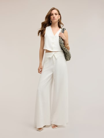 Wide leg Pantaloni di MOTIVI in bianco