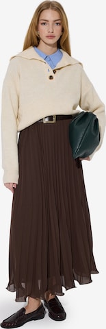 Jupe 'Pleated Chiffon Skirt' Touché Privé en marron : devant