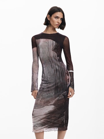 Rochie de la Desigual pe maro: față