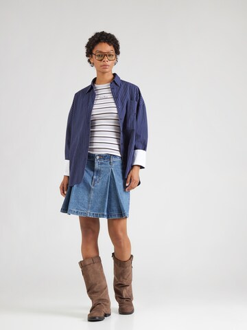 GUESS JEANS Sveter 'STAR' - Modrá