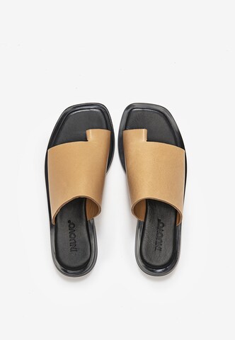 INUOVO T-bar sandals in Beige