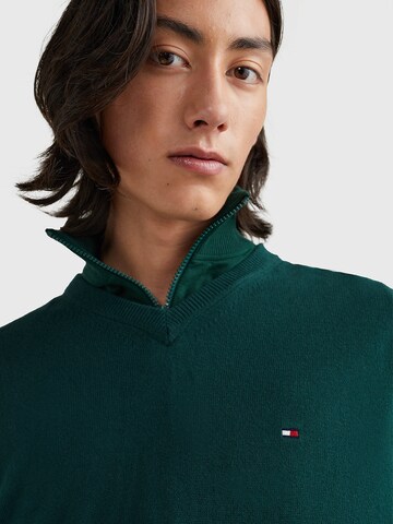 TOMMY HILFIGER Sweater in Green