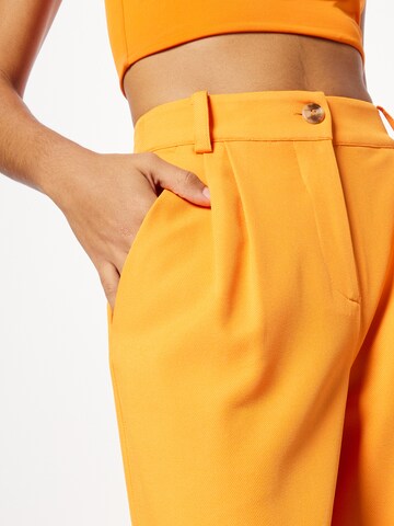 Loosefit Pantaloni con pieghe 'Caya' di modström in arancione