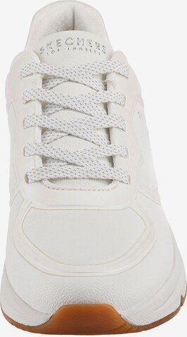 Baskets basses SKECHERS en blanc