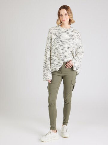 VILA Skinny Cargo trousers in Green