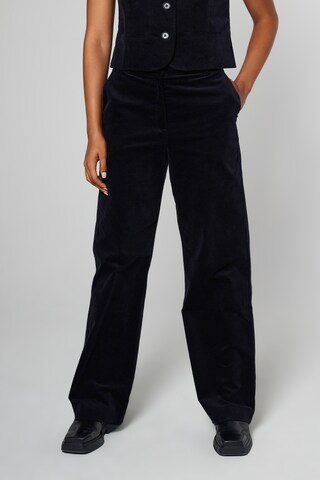 Aligne Regular Pants in Black: front