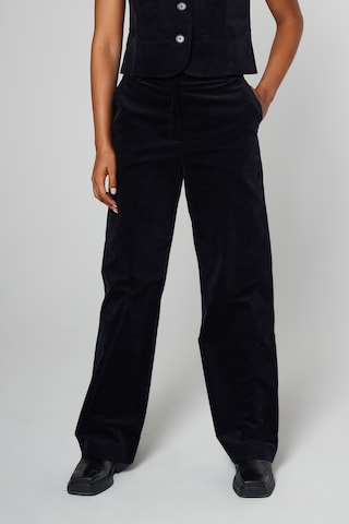 Regular Pantalon Aligne en noir : devant