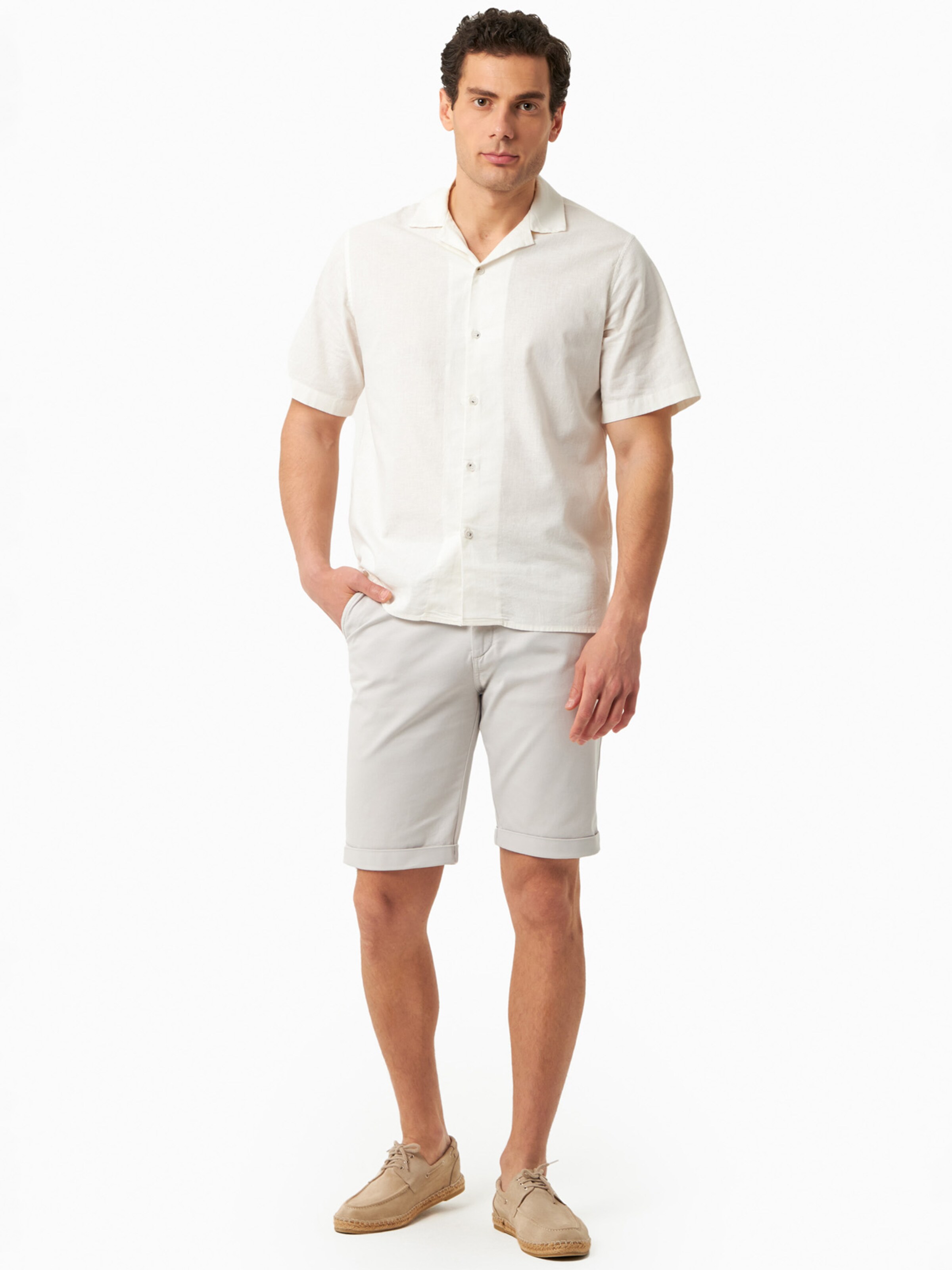 Organication Slimfit Shorts in Weiß