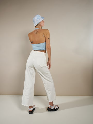 Top 'Freya' di ABOUT YOU x Laura Giurcanu in blu