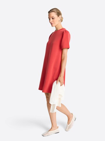 Rich & Royal - Vestido em vermelho: frente