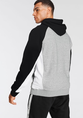 Champion Authentic Athletic Apparel Sweatshirt in Grijs