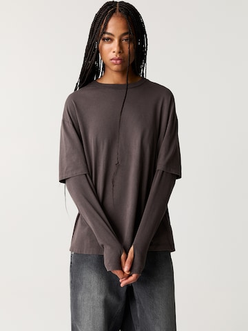 Pull&Bear Shirt in Grey: front