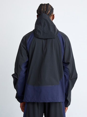 juoda NIKE Sportinė striukė 'TECH  PRO'