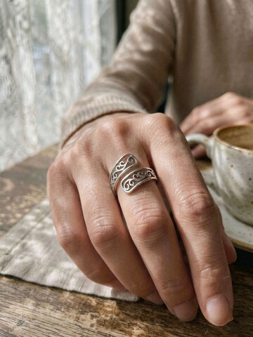 Nemomatheo Ring 'Arabesque – Offener Ring mit Rankenmuster' in Silver