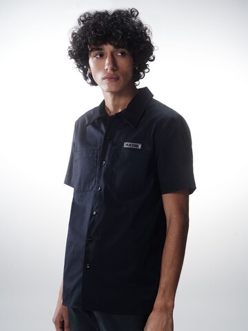 Luka Sabbat for ABOUT YOU Regular fit Button Up Shirt 'Peer' in Black: front