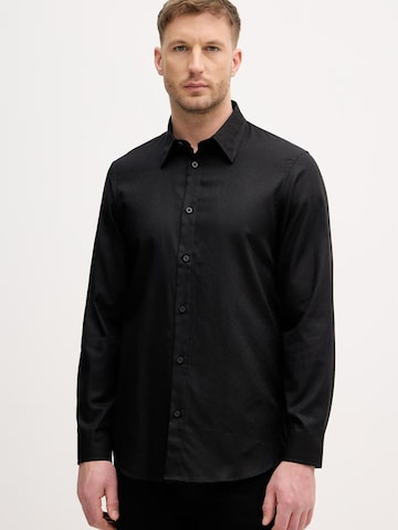 Regular fit Camicia di ARMANI EXCHANGE in nero: frontale