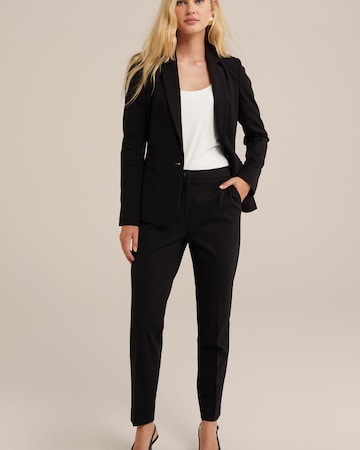 Slimfit Pantaloni con piega frontale di WE Fashion in nero