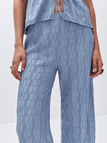 Wide leg Pantaloni de la Pull&Bear pe albastru