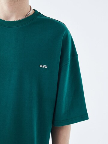 Tricou 'Hurst' de la VAMOS CLO pe verde