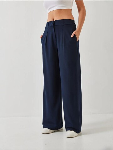 Bianco Lucci - Perna larga Calças em azul