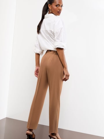 smėlio Lipsy Standartinis Kelnės su kantu