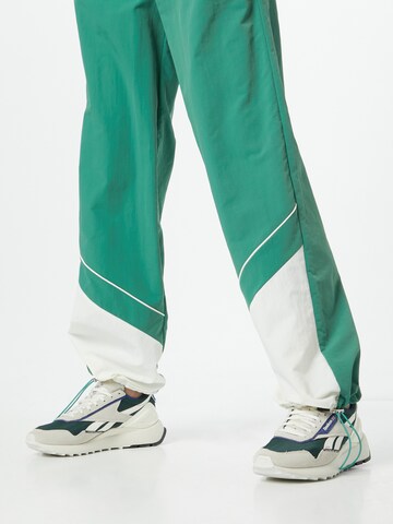 Largi Pantaloni 'Talian' de la ELLESSE pe verde