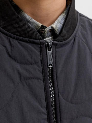 Jack & Jones Junior Přechodná bunda 'JJAXEL LINER' – černá