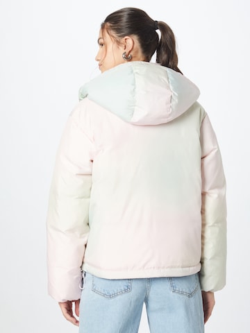 LEVI'S ® Winterjacke 'Luna Core Puffer Short' in Pink