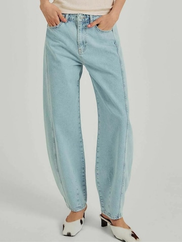 NORR Baggy Jeans ' Kenzie Barrel ' in Blauw: voorkant