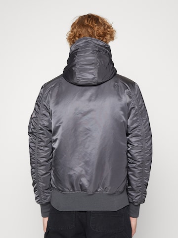 ALPHA INDUSTRIES Vinterjacka 'MA-1' i grå