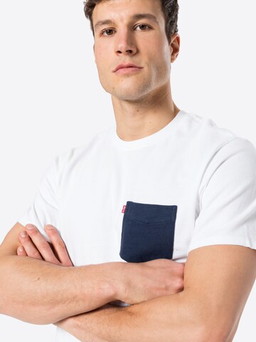 LEVI'S ® Тениска 'Relaxed Fit Pocket Tee' в бяло