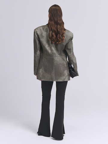 AEMMI Blazer in Grey