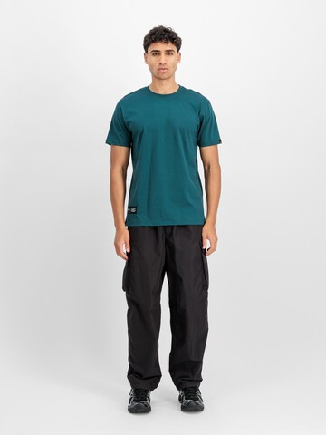 ALPHA INDUSTRIES Bluser & t-shirts i grøn