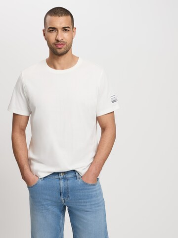 CROSS JEANS T-Shirt in Weiß: Vorderseite