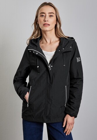 STREET ONE Moderner Windbreaker in Schwarz: Vorderseite