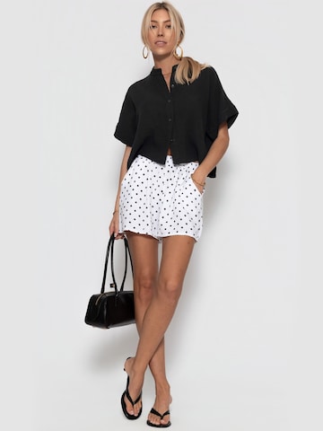 SASSYCLASSY Loosefit Hose‌‌‌‌‌‌‌ in Weiß