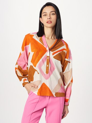 Emily Van Den Bergh - Blusa em laranja: frente