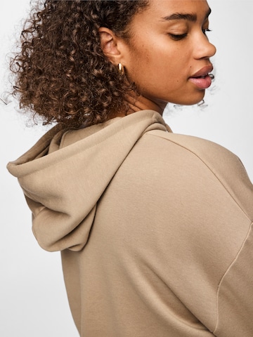 Sweat-shirt 'PCChilli' PIECES en marron
