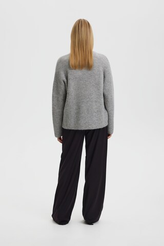 Gestuz Pullover 'Alpha' i grå
