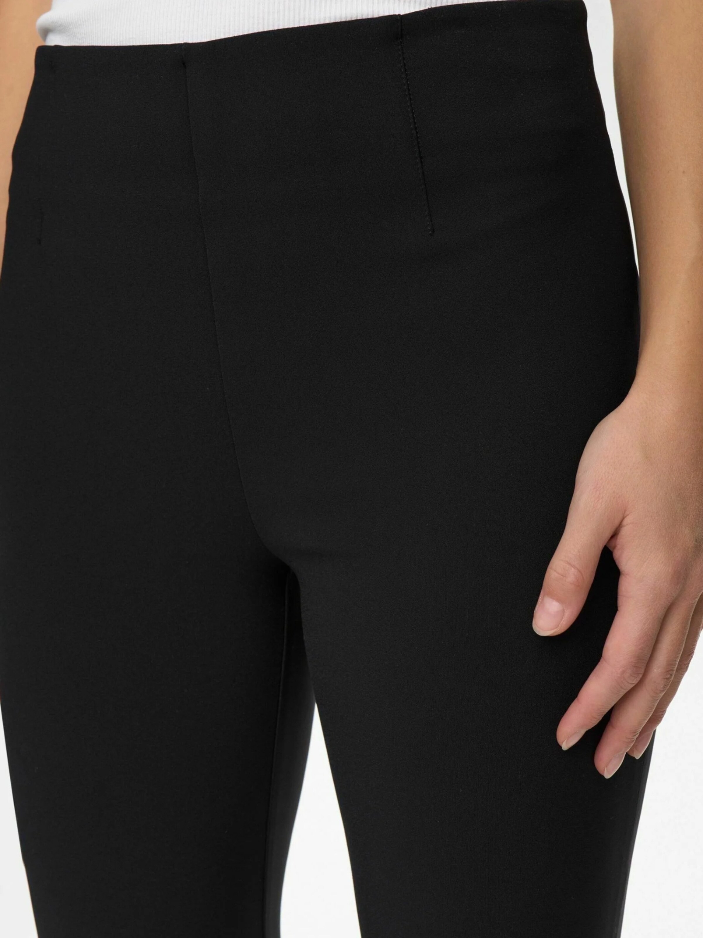 NÜMPH Regular Pants in Black