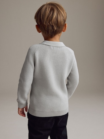 Next Pullover in Grau