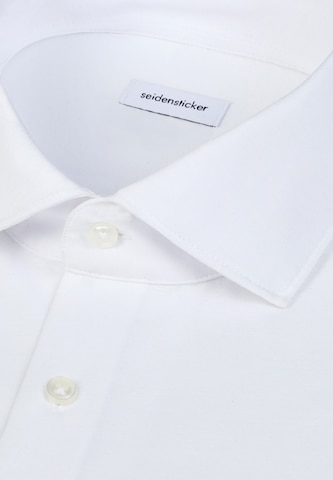 Coupe slim Chemise business 'Schwarze Rose' SEIDENSTICKER en blanc